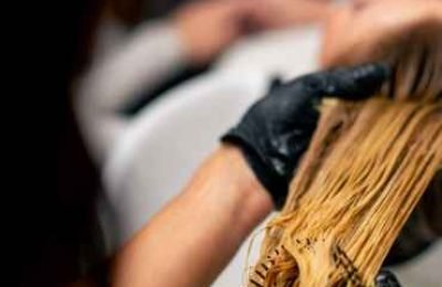 close-up-of-a-hairdresser-applying-paint-to-a-clie-2024-11-26-20-19-43-utc