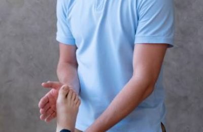 patient-doing-physiotherapy-close-up (1)